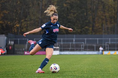 COLOGNE, ALMANY - 9 Kasım 2025: Jill Janssens - Frauen Bundesliga 1 'in futbol maçı. FC Koeln, Franz Kremer Stadyumu 'nda TSG Hoffenheim' a karşı.. 