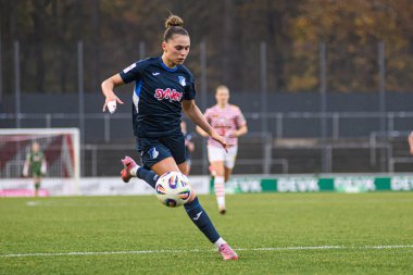 COLOGNE, ALMANY - 9 Kasım 2025: Jill Janssens - Frauen Bundesliga 1 'in futbol maçı. FC Koeln, Franz Kremer Stadyumu 'nda TSG Hoffenheim' a karşı.. 
