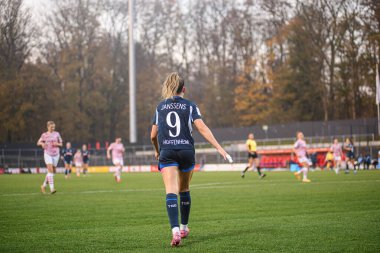 COLOGNE, ALMANY - 9 Kasım 2025: Jill Janssens - Frauen Bundesliga 1 'in futbol maçı. FC Koeln, Franz Kremer Stadyumu 'nda TSG Hoffenheim' a karşı.. 