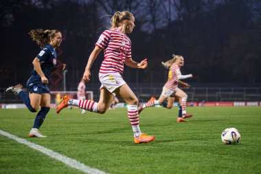 COLOGNE, ALMANY - 9 Kasım 2025: Pauline Bremer - Frauen Bundesliga 1 'in futbol maçı. FC Koeln, Franz Kremer Stadyumu 'nda TSG Hoffenheim' a karşı.. 