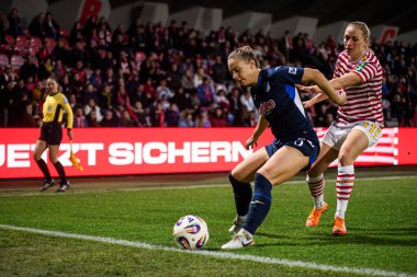 COLOGNE, ALMANY - 9 Kasım 2025: Jamilla Rankin, Pauline Bremer - Frauen Bundesliga 1 'in futbol maçı. FC Koeln, Franz Kremer Stadyumu 'nda TSG Hoffenheim' a karşı.. 