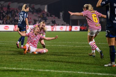 COLOGNE, ALMANY - 9 Kasım 2025: Pauline Bremer, Anna Gerhardt, Sandra Maria Jessen - Frauen Bundesliga 1 'in futbol maçı. FC Koeln, Franz Kremer Stadyumu 'nda TSG Hoffenheim' a karşı.. 