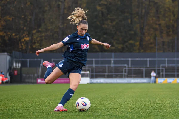 COLOGNE, ALMANY - 9 Kasım 2025: Jill Janssens - Frauen Bundesliga 1 'in futbol maçı. FC Koeln, Franz Kremer Stadyumu 'nda TSG Hoffenheim' a karşı.. 