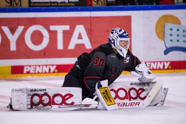 COLOGNE, Almanya - 21 Kasım 2025 Janne Juvonen - Hokey maçı DeL Koelner Haie - Lanxess Arena 'da Augrsburger Panter.
