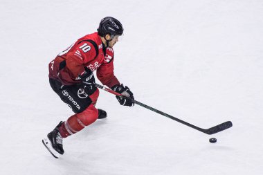COLOGNE, ALMANY - 21 Kasım 2025: Tanner Kero - Hokey maçı DEL Koelner Haie - Lanxess Arena 'da Augrsburger Panter.