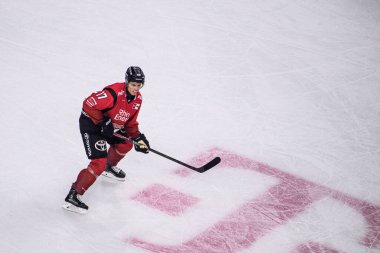 COLOGNE, GERMANY - 21 Kasım 2025: Jan Luca Sennhenn - Hokey maçı DeL Koelner Haie - Lanxess Arena 'da Augrsburger Panter.