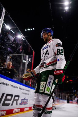 COLOGNE, GERMANY - 21 Kasım 2025 - Hokey maçı DeL Koelner Haie - Lanxess Arena 'da Augrsburger Panter.