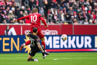 DÜKSELDORF, GERMANY - 22 Kasım 2025: Christian Rasmussen, Falko Michel - Futbol maçı Bundesliga 2 Fortuna Duesseldorf - 1. Merkur Spiel Arena 'daki FC Magdeburg.