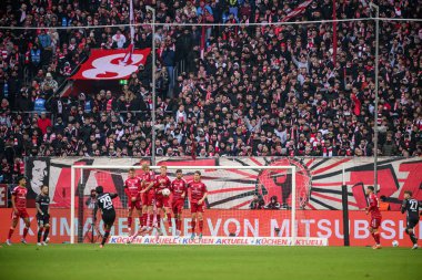 DÜKSELDORF, GERMANY - 22 Kasım 2025: - Futbol maçı Bundesliga 2 Fortuna Duesseldorf - 1. Merkur Spiel Arena 'daki FC Magdeburg.