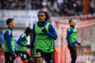 DUSSELDORF, Almanya - 22 Kasım 2025: Ado Onaiwu - Futbol maçı Bundesliga 2 Fortuna Duesseldorf - 1. Merkur Spiel Arena 'daki FC Magdeburg.