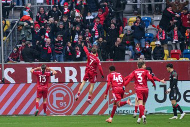 DÜKSELDORF, GERMANY - 22 Kasım 2025: Cedric Itten, gol, taraftarlar, kutlamalar - futbol maçı Bundesliga 2 Fortuna Duesseldorf - 1. Merkur Spiel Arena 'daki FC Magdeburg.