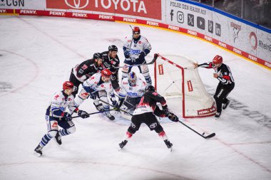 COLOGNE, ALMANY - 23 Kasım 2025: - Hokey maçı DeL Koelner Haie - Schwenninger Vahşi Kanatlar Lanxess Arena 'da.
