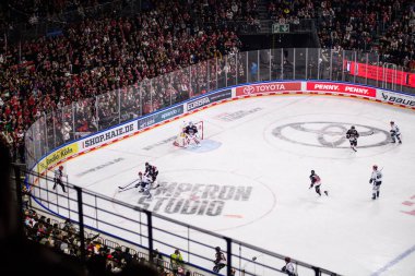 COLOGNE, ALMANY - 23 Kasım 2025: - Hokey maçı DeL Koelner Haie - Schwenninger Vahşi Kanatlar Lanxess Arena 'da.