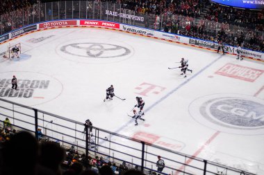 COLOGNE, ALMANY - 23 Kasım 2025: - Hokey maçı DeL Koelner Haie - Schwenninger Vahşi Kanatlar Lanxess Arena 'da.