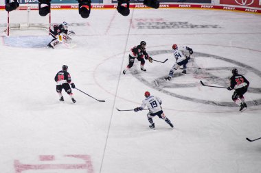 COLOGNE, ALMANY - 23 Kasım 2025: - Hokey maçı DeL Koelner Haie - Schwenninger Vahşi Kanatlar Lanxess Arena 'da.