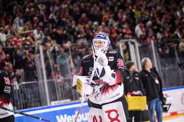 COLOGNE, ALMANY - 23 Kasım 2025: Janne Juvonen - Hokey maçı DeL Koelner Haie - Lanxess Arena 'da Schwenninger Vahşi Kanatları.