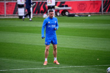 LEVERKUSEN, GERMANY - 24 Kasım 2025: Aleix Garcia - Bayer 04 Leverkusen 'in UEFA Şampiyonlar Ligi karşılaşmasından önceki uygulaması Bayarena' da Manchester City 'ye karşı.