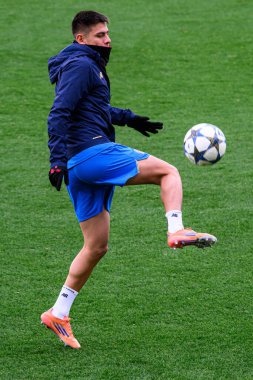 LEVERKUSEN, GERMANY - 24 Kasım 2025: Claudio Echeverri - Bayer 04 Leverkusen 'in UEFA Şampiyonlar Ligi maçından önceki antrenmanı Manchester City ile Bayena City maçında.