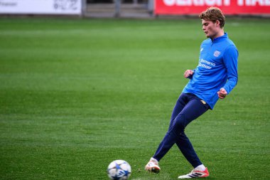 LEVERKUSEN, GERMANY - 24 Kasım 2025: Ben Hawighorst - Bayer 04 Leverkusen 'in UEFA Şampiyonlar Ligi karşılaşmasından önceki antrenmanı Bayarena City' de Manchester City 'ye karşı.