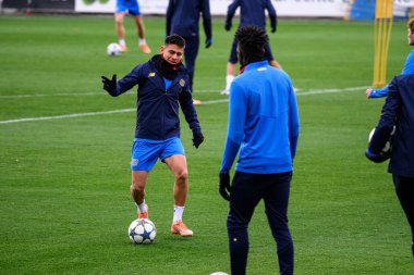 LEVERKUSEN, GERMANY - 24 Kasım 2025: Claudio Echeverri - Bayer 04 Leverkusen 'in UEFA Şampiyonlar Ligi maçından önceki antrenmanı Manchester City ile Bayena City maçında.