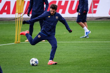 LEVERKUSEN, GERMANY - 24 Kasım 2025: Jonas Hofmann - Bayer 04 Leverkusen 'in UEFA Şampiyonlar Ligi karşılaşmasından önceki antrenmanı Bayarena City' de Manchester City 'ye karşı.