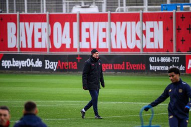 LEVERKUSEN, GERMANY - 24 Kasım 2025: Kasper Hjulmand - Bayer 04 Leverkusen 'in UEFA Şampiyonlar Ligi karşılaşmasından önceki antrenmanı Bayarena City' de Manchester City 'ye karşı.