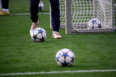 LEVERKUSEN, GERMANY - 24 Kasım 2025: - Bayer 04 Leverkusen 'in UEFA Şampiyonlar Ligi karşılaşmasından önceki uygulaması Bayarena City' de Manchester City 'ye karşı.