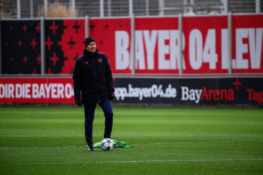 LEVERKUSEN, GERMANY - 24 Kasım 2025: Kasper Hjulmand - Bayer 04 Leverkusen 'in UEFA Şampiyonlar Ligi karşılaşmasından önceki antrenmanı Bayarena City' de Manchester City 'ye karşı.
