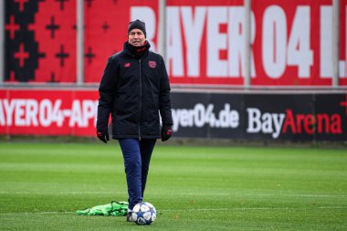 LEVERKUSEN, GERMANY - 24 Kasım 2025: Kasper Hjulmand - Bayer 04 Leverkusen 'in UEFA Şampiyonlar Ligi karşılaşmasından önceki antrenmanı Bayarena City' de Manchester City 'ye karşı.