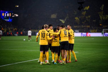 DORTMUND, GERMANY - 25 NOVEMBER, 2025: Takım kutlamaları, gol - UEFA Şampiyonlar Ligi maçı Borussia Dortmund-Villarreal CF.