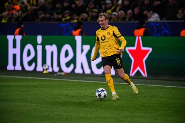 DORTMUND, GERMANY - 25 Kasım 2025: Julian Brandt - UEFA Şampiyonlar Ligi maçı Borussia Dortmund 'a karşı Signal Iduna Park' ta Villarreal CF.