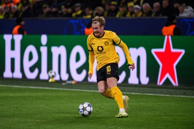 DORTMUND, GERMANY - 25 Kasım 2025: Julian Brandt - UEFA Şampiyonlar Ligi maçı Borussia Dortmund 'a karşı Signal Iduna Park' ta Villarreal CF.