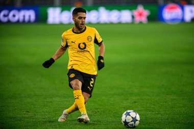 DORTMUND, GERMANY - 25 Kasım 2025: Yan Couto - UEFA Şampiyonlar Ligi maçı Borussia Dortmund ile Villarreal CF arasında Signal Iduna Park 'ta.