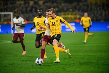 DORTMUND, GERMANY - 25 Kasım 2025: Julian Brandt - UEFA Şampiyonlar Ligi maçı Borussia Dortmund 'a karşı Signal Iduna Park' ta Villarreal CF.