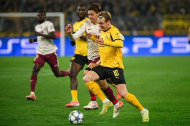 DORTMUND, GERMANY - 25 Kasım 2025: Julian Brandt - UEFA Şampiyonlar Ligi maçı Borussia Dortmund 'a karşı Signal Iduna Park' ta Villarreal CF.