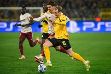 DORTMUND, GERMANY - 25 Kasım 2025: Julian Brandt - UEFA Şampiyonlar Ligi maçı Borussia Dortmund 'a karşı Signal Iduna Park' ta Villarreal CF.