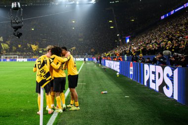 DORTMUND, GERMANY - 25 NOVEMBER, 2025: Tean Borussia, kutlama golü - UEFA Şampiyonlar Ligi maçı Borussia Dortmund - Villarreal CF Signal Iduna Park.