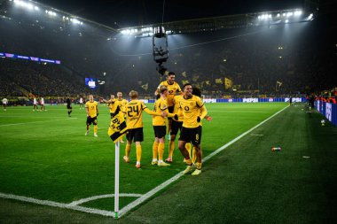 DORTMUND, GERMANY - 25 NOVEMBER, 2025: Tean Borussia, kutlama golü - UEFA Şampiyonlar Ligi maçı Borussia Dortmund - Villarreal CF Signal Iduna Park.