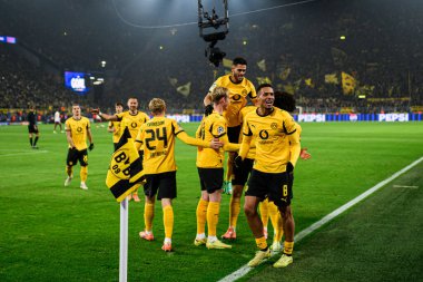 DORTMUND, GERMANY - 25 NOVEMBER, 2025: Felix Nmecha and Team Borussia, kutlama golü - UEFA Şampiyonlar Ligi maçı Borussia Dortmund vs Villarreal CF at Signal Iduna Park.