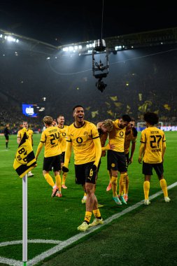DORTMUND, GERMANY - 25 NOVEMBER, 2025: Felix Nmecha and Team Borussia, kutlama golü - UEFA Şampiyonlar Ligi maçı Borussia Dortmund vs Villarreal CF at Signal Iduna Park.