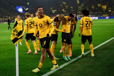 DORTMUND, GERMANY - 25 NOVEMBER, 2025: Felix Nmecha and Team Borussia, kutlama golü - UEFA Şampiyonlar Ligi maçı Borussia Dortmund vs Villarreal CF at Signal Iduna Park.