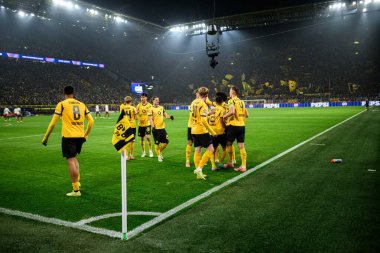 DORTMUND, GERMANY - 25 NOVEMBER, 2025: Felix Nmecha and Team Borussia, kutlama golü - UEFA Şampiyonlar Ligi maçı Borussia Dortmund vs Villarreal CF at Signal Iduna Park.