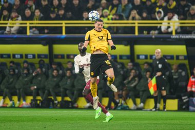 DORTMUND, GERMANY - 25 Kasım 2025: Marcel Sabitzer - UEFA Şampiyonlar Ligi maçı Borussia Dortmund 'a karşı Signal Iduna Park' ta Villarreal CF.