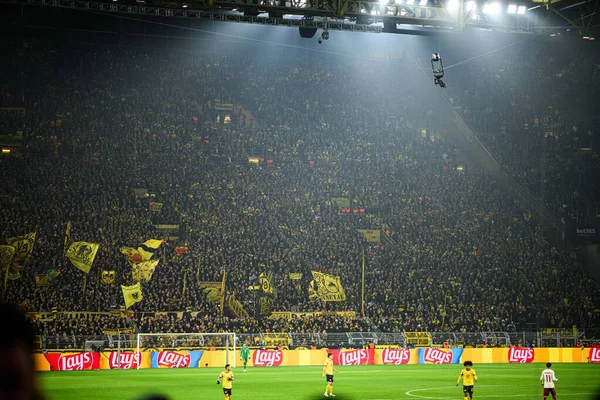 DORTMUND, GERMANY - 25 Kasım 2025: - UEFA Şampiyonlar Ligi maçı Borussia Dortmund, Signal Iduna Park 'ta Villarreal CF' e karşı.