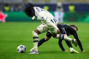 FRANKFURT, GERMANY - 26 NOVEMBER, 2025: Ademola Lookman, Mario Gotze - UEFA Şampiyonlar Ligi maçı Eintracht Frankfurt, Atalanta Bergamo 'ya karşı Deutsche Park' ta.