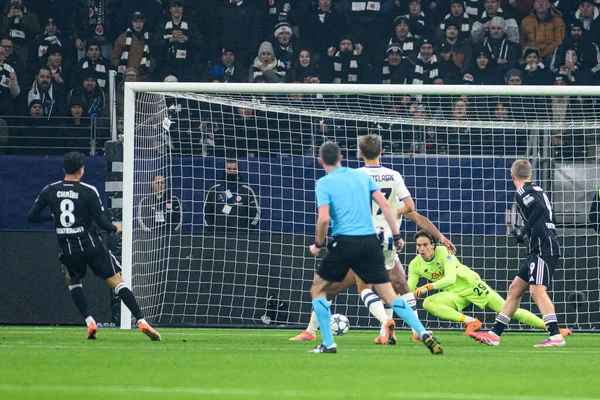 FRANKFURT, GERMANY - 26 Kasım 2025: Marco Carnesecchi - UEFA Şampiyonlar Ligi maçı Eintracht Frankfurt - Atalanta Bergamo Deutsche Park 'ta.