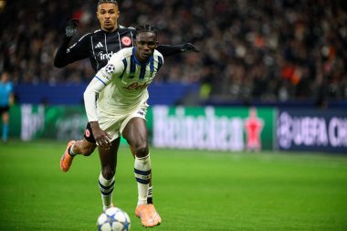 FRANKFURT, GERMANY - 26 Kasım 2025: Odilon Kossounou - UEFA Şampiyonlar Ligi maçı Eintracht Frankfurt - Atalanta Bergamo Deutsche Bank Park 'ta.
