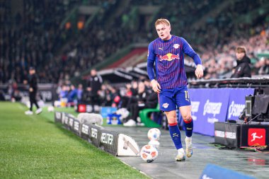 MOENCHENGLADBACH, ALMANY - 28 Kasım, 2025: Conrad Harder - 1. Bundesliga futbol maçı Borussia Moenchengladbach Borussia Park 'ta RB Leipzig' e karşı..