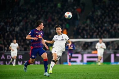 MOENCHENGLADBACH, ALMANY - 28 Kasım 2025: Shuto Machino - 1. Bundesliga futbol maçı Borussia Moenchengladbach Borussia Park 'ta RB Leipzig' e karşı..