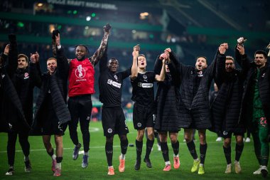 MOENCHENGLADBACH, GERMANY - 2 Aralık 2025: Ricky Jade-Jones, Abdoulie Ceesay, Martijn Kaars ve sonraki oyuncular - DFB Pokal, Almanya Kupası, Borussia - Borussia Park St.Pauli maçında.